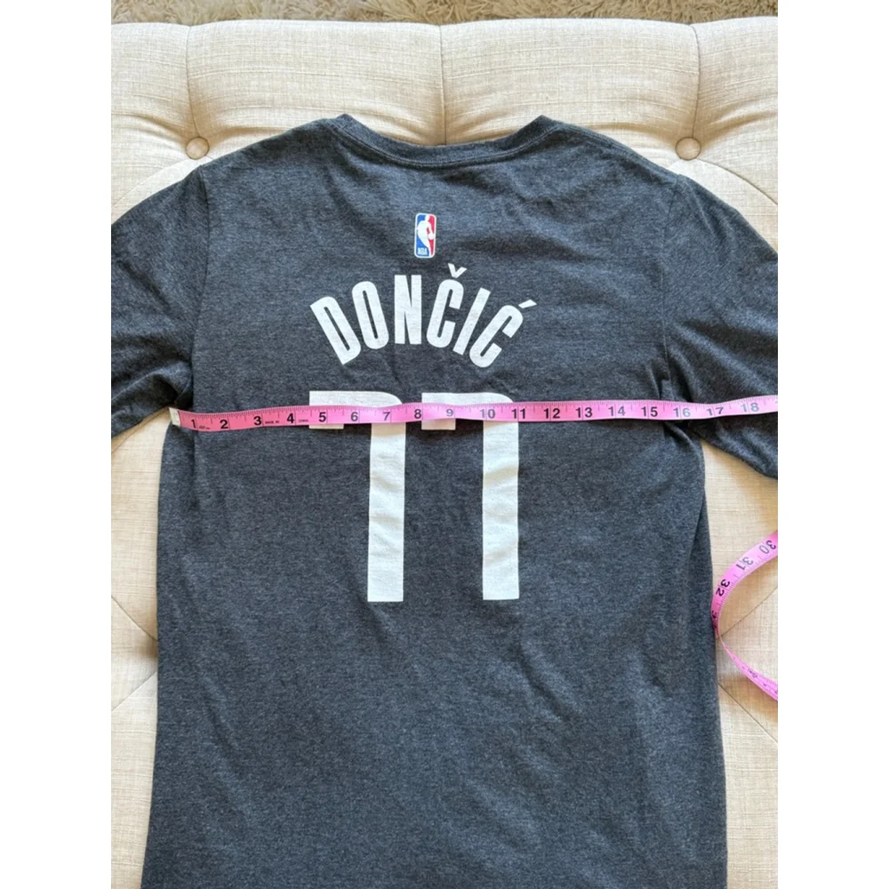 Boys NBA Gray Doncic 77 Mavericks Jersey L